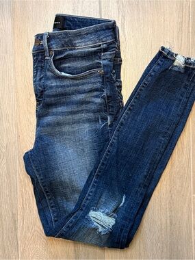 Buckle Dark Wash Distressed Skinny Jeans - Blue fit no 35 size 25x27